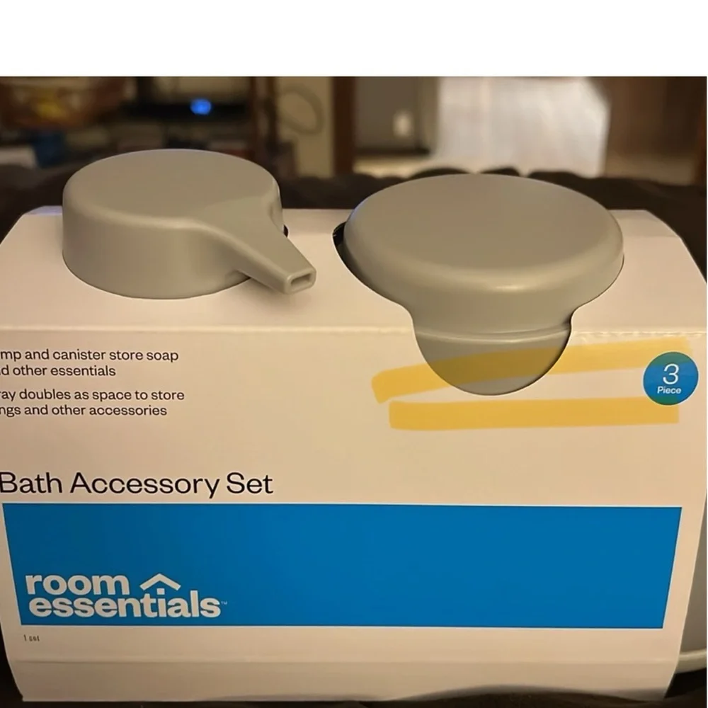 Room Essentials Silver Bath Accessory Set - Picture 8 of 8